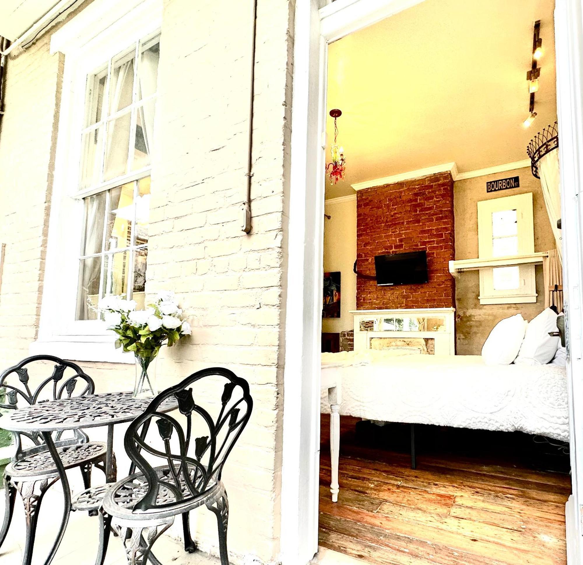 Fleur De Lis Mansion Bed and breakfast 4*